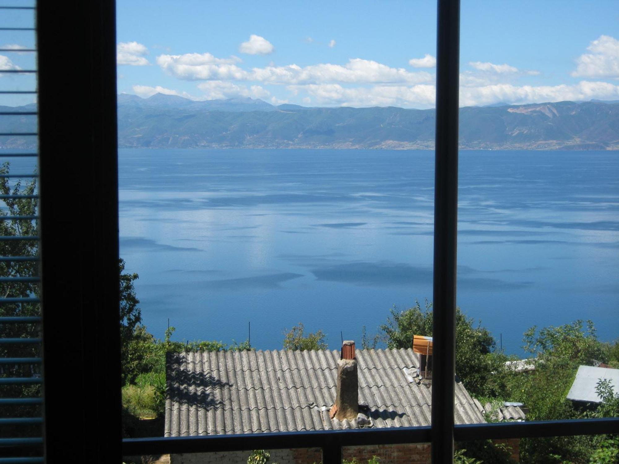 Risto'S Guest House Elshani Exterior photo