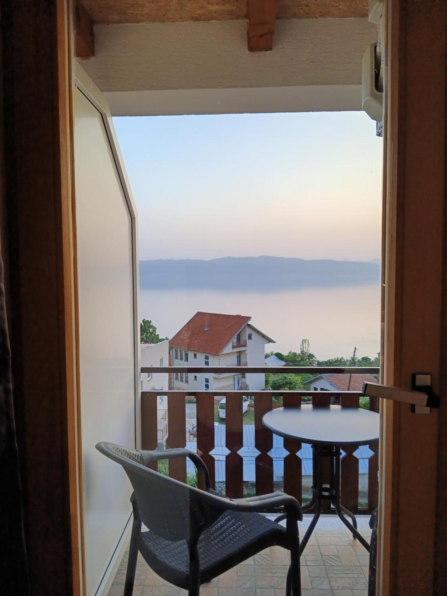 Risto'S Guest House Elshani Exterior photo